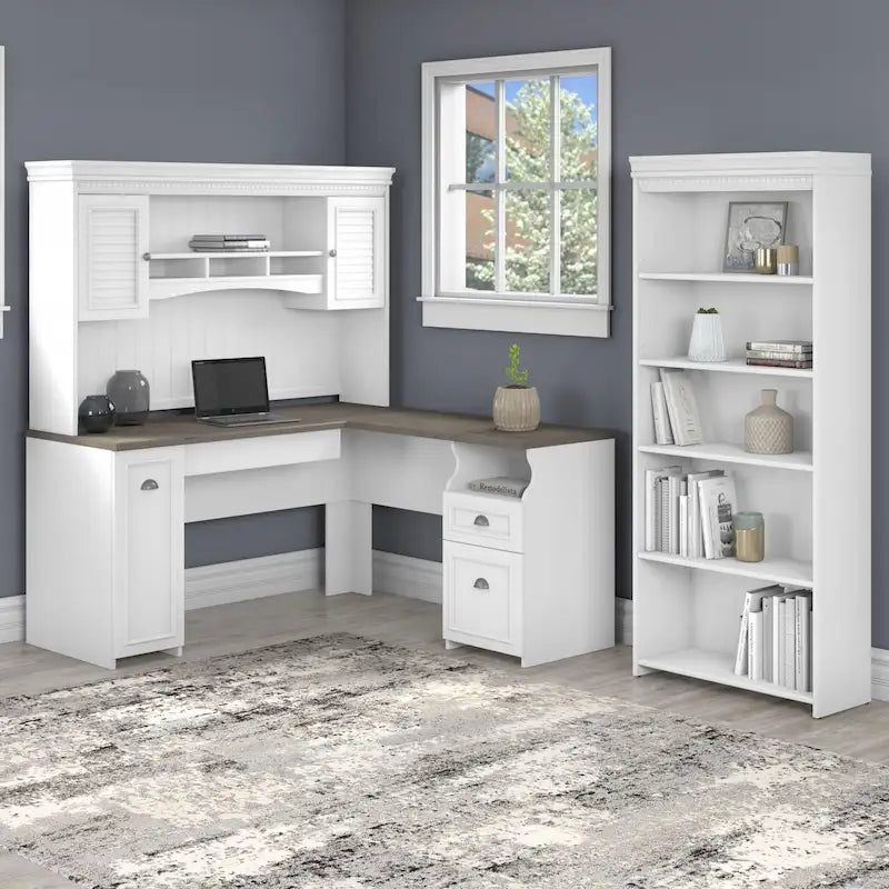 Bureau d'angle en L 60 W Fairview avec huche et bibliothèque de Bush Furniture