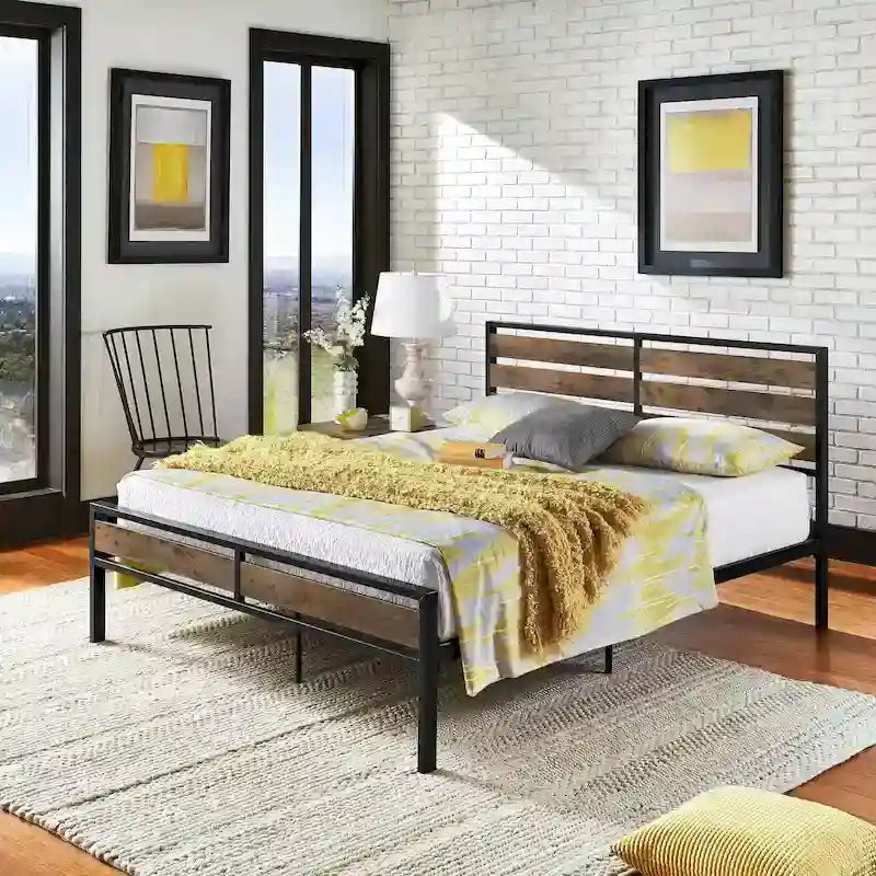 Lit plateforme bas en métal Aabira avec panneaux finition bois par iNSPIRE Q Classic