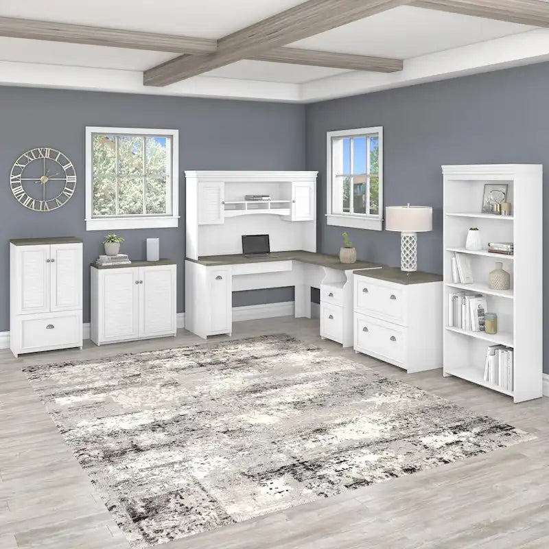 Bureau d'angle en L 60 W Fairview avec huche et bibliothèque de Bush Furniture