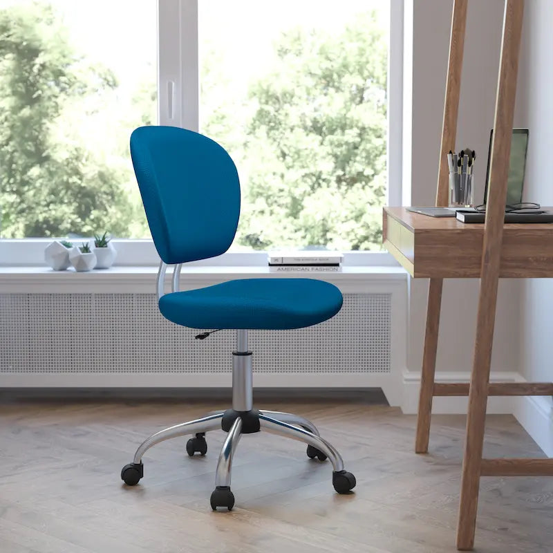 Chaise de bureau pivotante à roulettes, dossier mi-hauteur en maille filet, rembourrée, avec piètement chromé