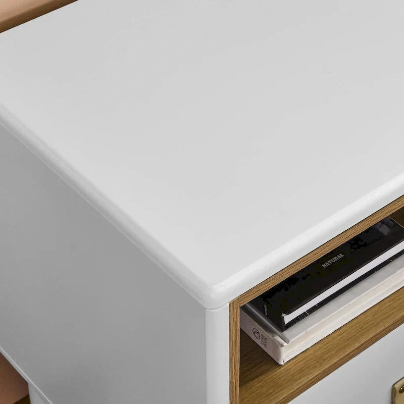 Table de chevet de style moderne avec tiroir